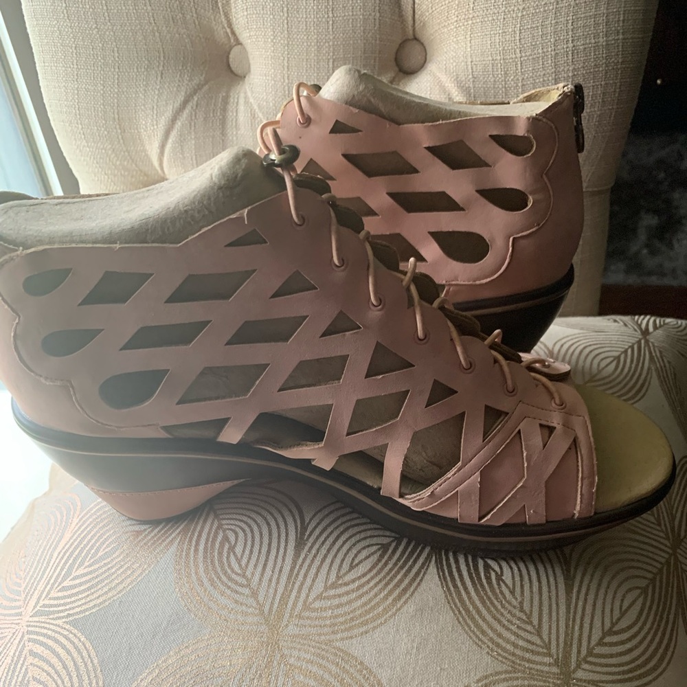 NWT JBU Pink Sandals